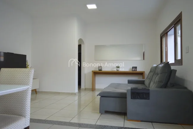 Imagem Linda casa com 3 quartos sendo 1 suíte com banheira de hidromassagem, armário embutido, sala de es...