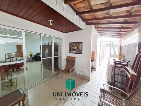 Imagem Apartamento espaçoso a venda de 3 quartos com suíte e área lateral na Praia do Morro em Guarapari