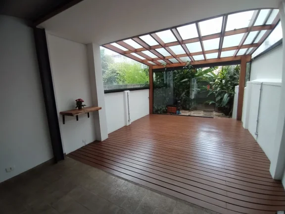 Imagem Casa Jardim Europa - 126M², 2 Dorms, 1 Vaga, Varanda, Armários.