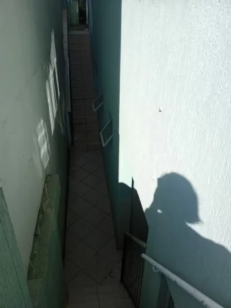 Imagem CASA TÉRREA, COM TRÊS DORMITÓRIOS SENDO UM COM SUITE MASTER E DUAS VAGAS COBERTA DE GARAGEM COBERTA.