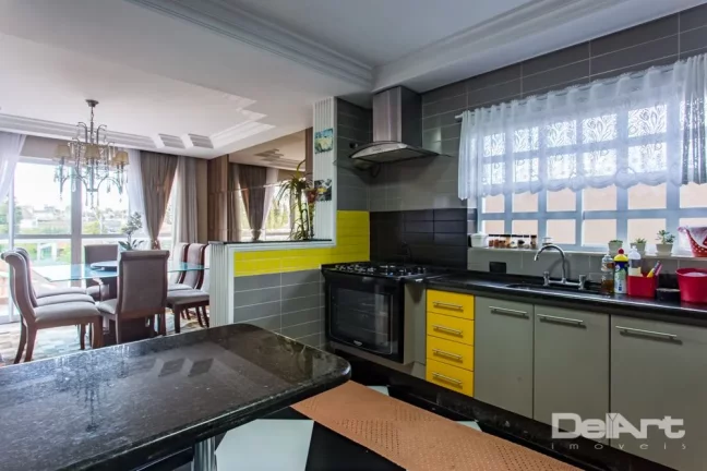 Imagem Casa Residêncial em estilo Neoclássico - Bairro Rebouças - 432,00m2 - R$ 1.800.000,00