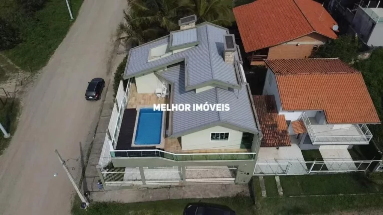 Imagem Casa Frente Mar á venda com 5 dormitórios sendo 1 suíte com vista mar em Balneário Piçarras