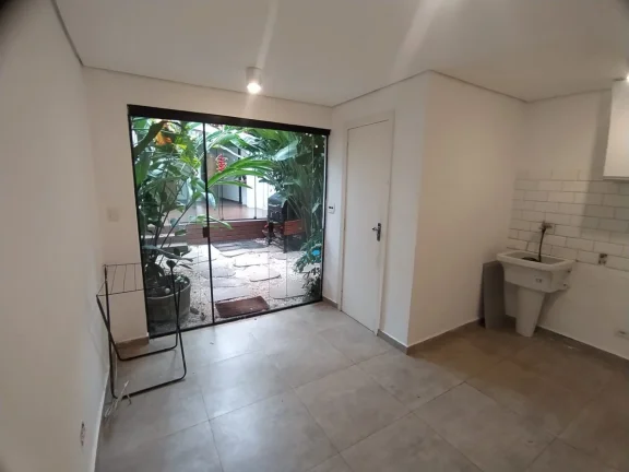 Imagem Casa Jardim Europa - 126M², 2 Dorms, 1 Vaga, Varanda, Armários.