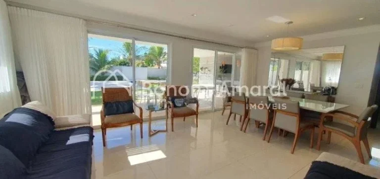 Imagem Lindo e confortável sobrado, com projeto moderno. A residência possui piso térreo com Hall de ent...