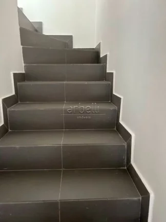 Imagem Sobrado triplex com 165 ², 2 dormitórios suíte, 3 banheiros, varanda, área de serviços, cozinha...