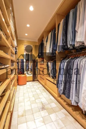 Imagem Apartamento no Itaim Bibi com 3 quartos (1 suíte) e 2 vagas, reformado.