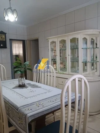 Imagem Casa à Venda com 204m², 3 dormitórios, 2 salas e 3 vagas!!!