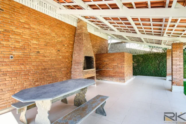 Imagem CASA CENTRO UBATUBA-SP com 3 dormitórios,3 suítes, 1 banheiro social,varanda goumet com churrasqueira,edícula no fundos