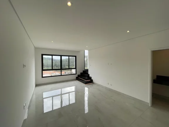 Foto do imóvel: Casa em Cajamar com 3 Suítes, 4 Vagas e Piscina