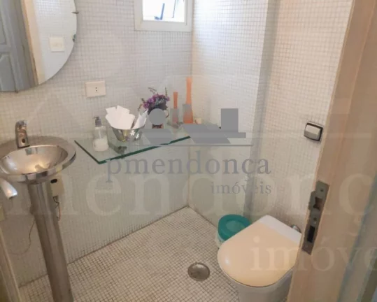 Imagem Apartamento com living para 02 ambientes, amplas janelas, lavabo, dormitórios ricos em armários, b...