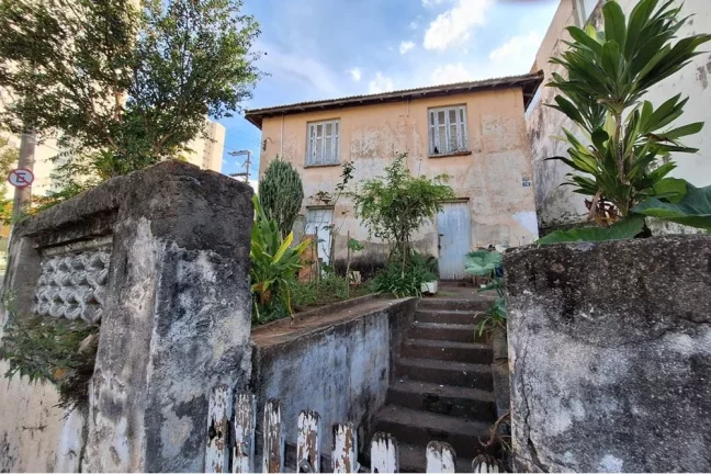 Imagem Terreno de Esquina com Excelente Localização – Perfeito para Investidores ou Projeto Residencial!