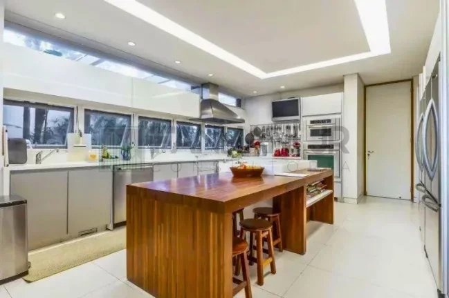 Imagem Casa magnifica à venda no Jardim Europa, São Paulo-SP: 5 quartos, 5 suítes, 6 salas, 10 banheiros, 12 vagas, 1.460m²!