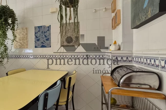 Imagem Apartamento venda Avenida Higienopolis com 3 quartos ( 1 sui­te ) e 1 vaga, 186 m2