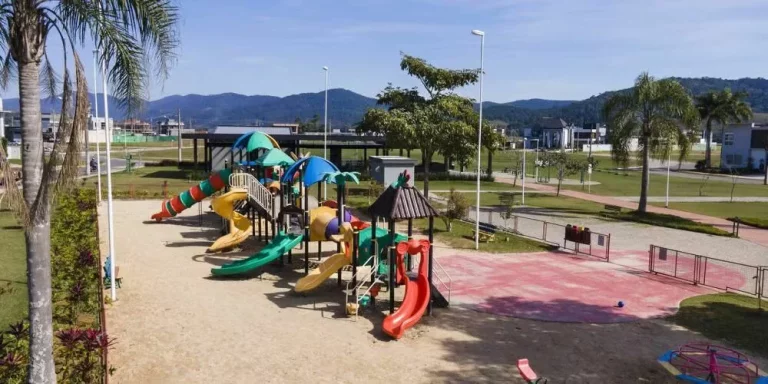 Imagem Casa personalizada com 4 dormitórios à venda sendo 4 suítes, 231.0 m² por - R$ 4.500.000,00 - Santa Regina - Camboriú/SC