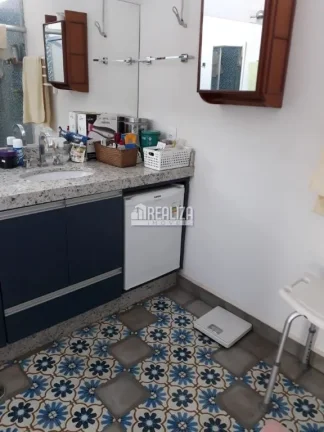 Imagem Casa com apartamento conjugado 5 dormitórios no Parque das Américas, em Uberaba