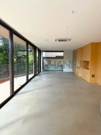 Imagem Casa nova de alto padrão em Condomínio na Cidade Jardim - 4 quartos, 4 suítes, 4 salas, 6 banheiros, 3 vagas de garagem - São Paulo-SP