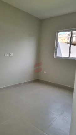 Imagem Are you sure to stop exam tracking?Yes NoStop exam trackingLinda casa com 89m² de área construída, 3 quartos sendo 1 uma suíte, bwc, cozinha, lavanderia, casa com pé direito de 4 metros na sala. Acabamento em porcelanato e garagem para dois carros. 