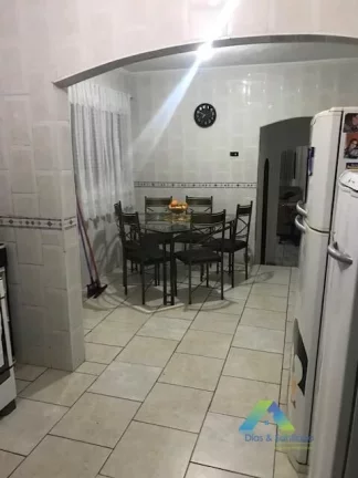 Imagem SANTO ANDRÉ Sobrado 225 metros, 4 dormitórios, EDICULA, 2 vagas, rua sem saída com tranquilidade e segurança ótimo valor e localização !!!
