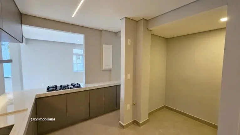 Imagem Apartamento totalmente reformado com grande área privativa.
? Área total de 220m², sendo 153m² i...