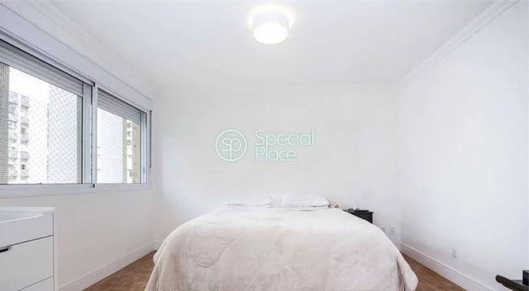 Imagem São incríveis 330m2 de área útil, 3 dormitórios ( 2 suítes ) e 3 vagas na garagem. Living ampl...