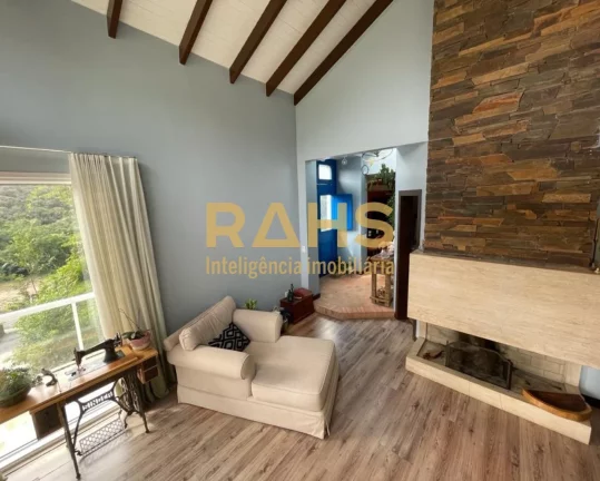 Imagem Linda casa com piscina e pista de skate no bairro São Marcos. Se tem algo que esse momento de pande...