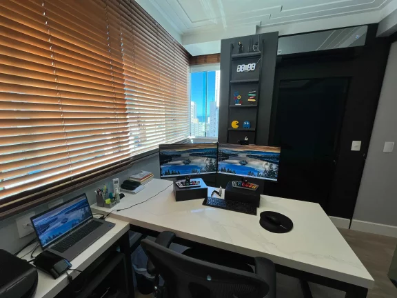 Imagem Apartamento duplex finamente mobiliado 3 suítes e 2 vagas no Centro de Balneário Camboriú/SC