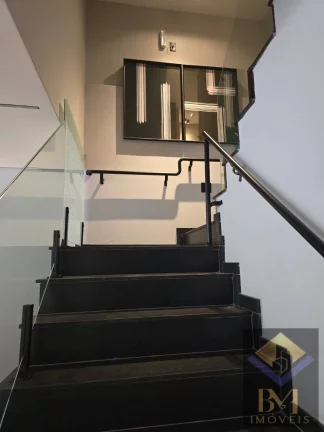 Imagem Lindo apartamento em prédio 2 andares com elevador.