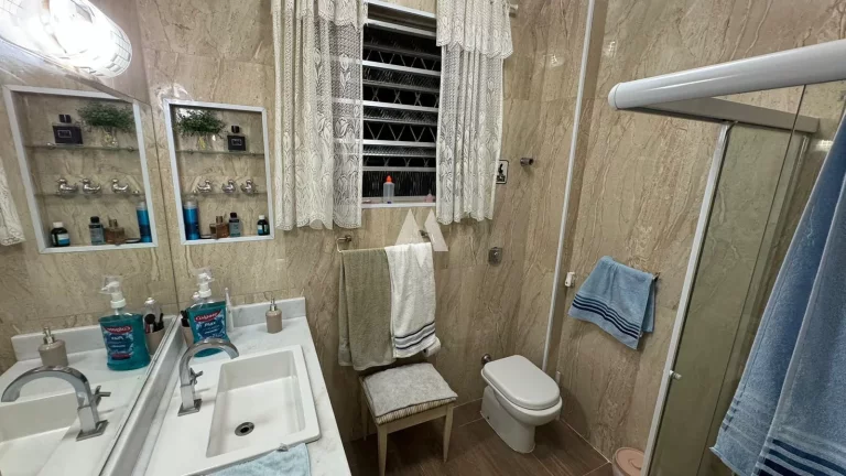 Imagem Sobrado com 3 quartos á venda em Santos