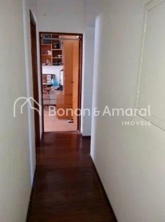 Imagem Localizado em uma das regiões mais desejadas de Campinas, este apartamento no Cambuí oferece confo...
