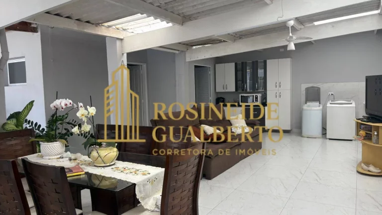 Imagem CASA COM 4 DORMITÓRIOS E 2 SUÍTES PRAIA MARTIM DE SÁ