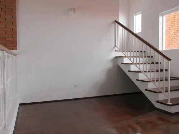 Imagem Casa no Res. Alpha 6 - 310m²