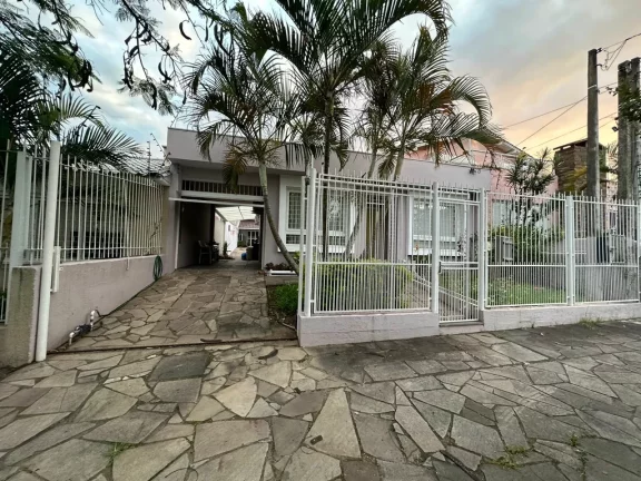 Imagem Casa de condomínio à venda em Porto Alegre, Petrópolis, com 3 quartos, 165m2