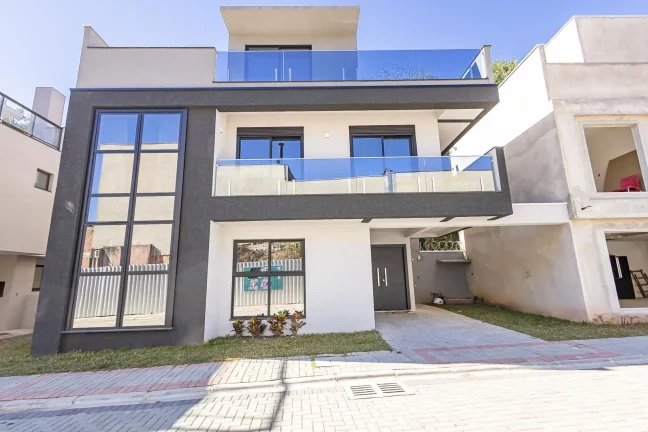 Casa em condomínio Santa Felicidade Decorada!