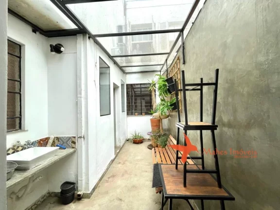 Imagem Casa para locação em Pinheiros, São Paulo-SP: 5 quartos, 5 salas, 2 banheiros, 2 vagas de garagem, 190m² de área.