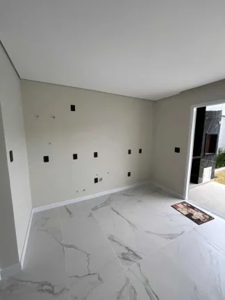 Imagem Sobrado com 3 dormitórios sendo 2 suítes e 1 master e 2 vagas de garagem, Camboriú/SC