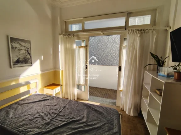Imagem Apartamento frente mar com linda vista lateral de 2 Quartos em Pitangueiras, Guarujá-SP: 2 Salas, 2 Banheiros, 1 Vaga de Garagem, 75m².