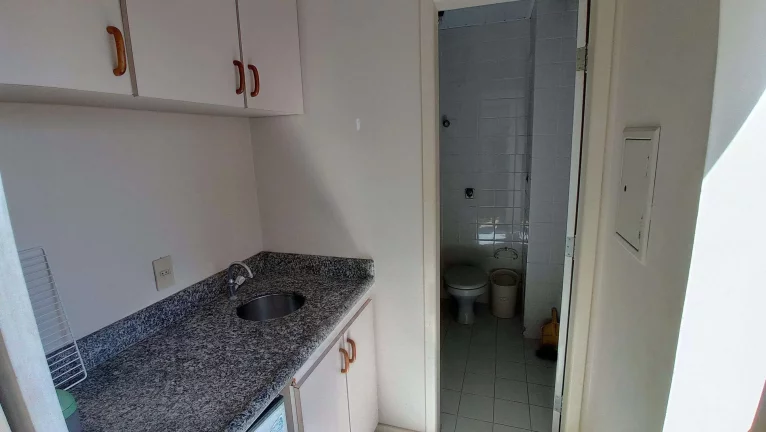 Imagem Sala/Conjunto Comercial à Venda, 60,79m2, Dividida Em 3 salas, Com Vaga de Garagem - Centro, Florianópolis/SC
