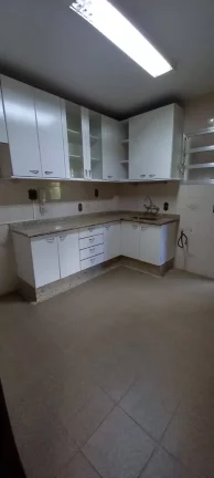 Imagem Apto de 3 quartos, dependencia no centro de Nova Friburgo a VENDA.