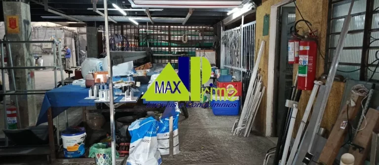 Imagem Galpão Comercial à Venda na Vila Ré, São Paulo-SP: 5 Salas, 4 Banheiros, 8 Vagas de Garagem, 782m² de Área.