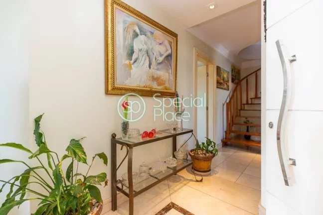 Imagem Cobertura duplex com lazer privativo, piso superior com ares de casa, possui um living amplo para tr...