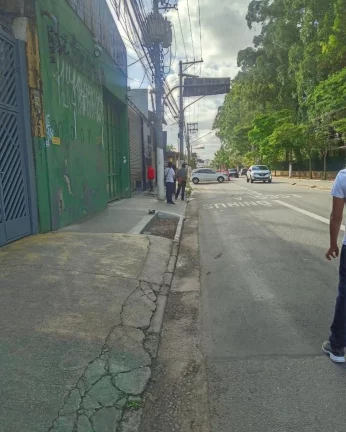 Imagem Galpão na Av. Corifeu de Azevedo com 250m²