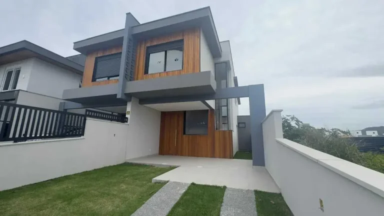 Imagem Casa com 3 dormitórios sendo 1 suíte e 2 vagas garagem - Campeche | Florianópolis/SC