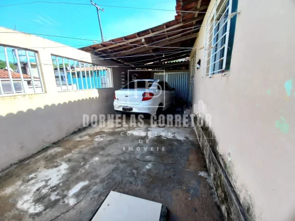 Imagem Excelente Casa de Esquina com Ambientes Amplos e Confortáveis