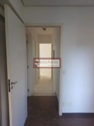 Imagem Alugo oportunidade, condomínio clube na região do Morumbi. Apartamento de 70m², com 3 dormitórios com Armários, sendo 1 Suíte, 2 banheiros, Cozinha americana com armários, 2 Vargas de garagem cobertas, mercadinho no condomínio, lazer completo por um valor
