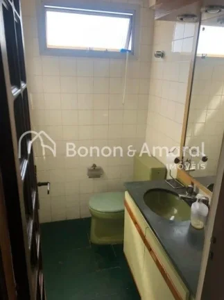 Imagem Localizado em uma das regiões mais valorizadas de Campinas, este triplex no Cambuí oferece o equil...