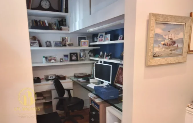 Imagem Espaçoso Apartamento de 3 Quartos em Indianópolis.