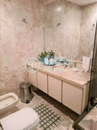 Imagem Ótimo apartamento em Higienópolis com 312m² de área privativa, 4 suítes e 4 vagas na garagem. E...