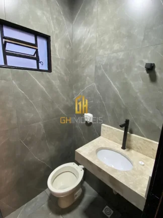 Imagem A casa possui 

- 3 quartos sendo 1 suíte
- ?Área gourmet com ilha e churrasqueira a carvão
- ?La...
