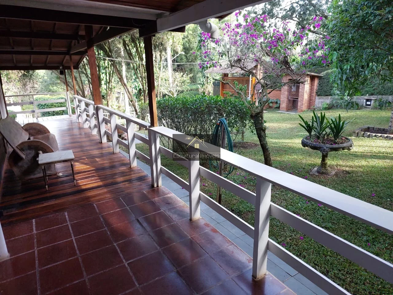 Imagem CHÁCARA EM CONDOMÍNIO PORTEIRA FECHADA ESTRADA DO EMBU PRÓXIMO ASSAÍ 3 SUÍTES PISCINA COPA COZINHA GERADOR 15 VAGAS NATUREZA EXUBERANTE FÁCIL ACESSO