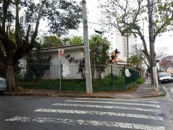 Imagem Terreno com Casa Velha de Esquina 1.100metros de área e Estuda Oferta